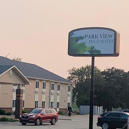 Park View Inn & Suites Hoisington Near Great Bend Dış mekan fotoğraf