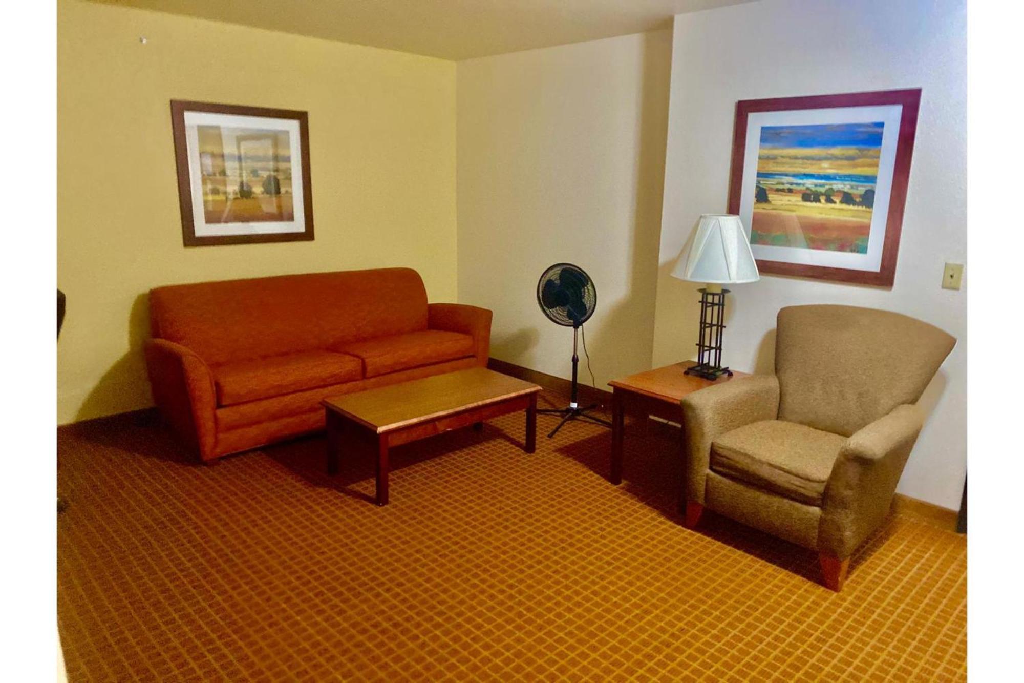 Park View Inn & Suites Hoisington Near Great Bend Dış mekan fotoğraf