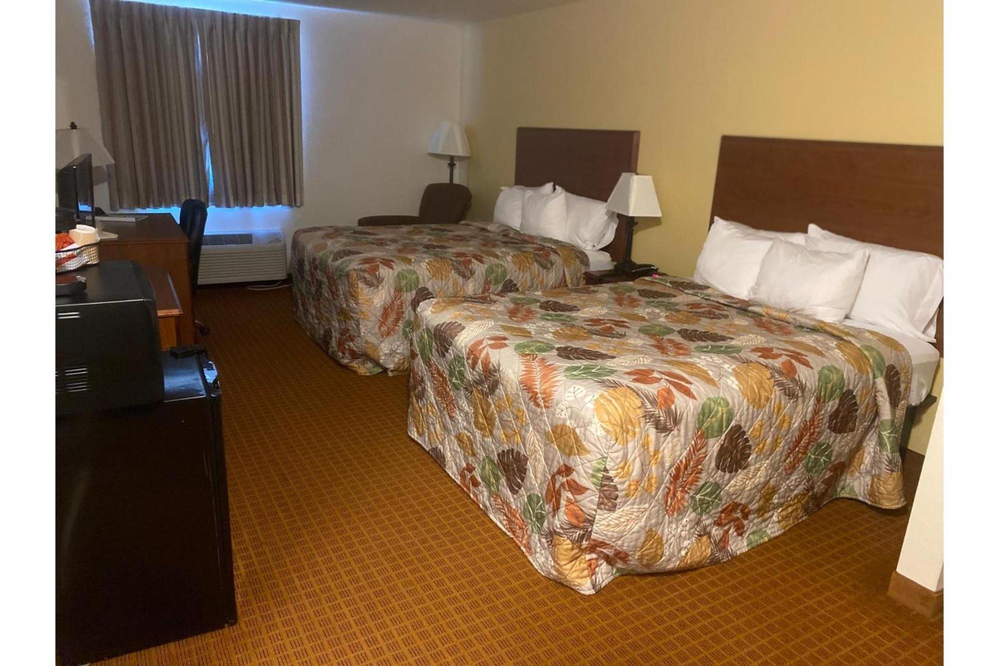 Park View Inn & Suites Hoisington Near Great Bend Dış mekan fotoğraf