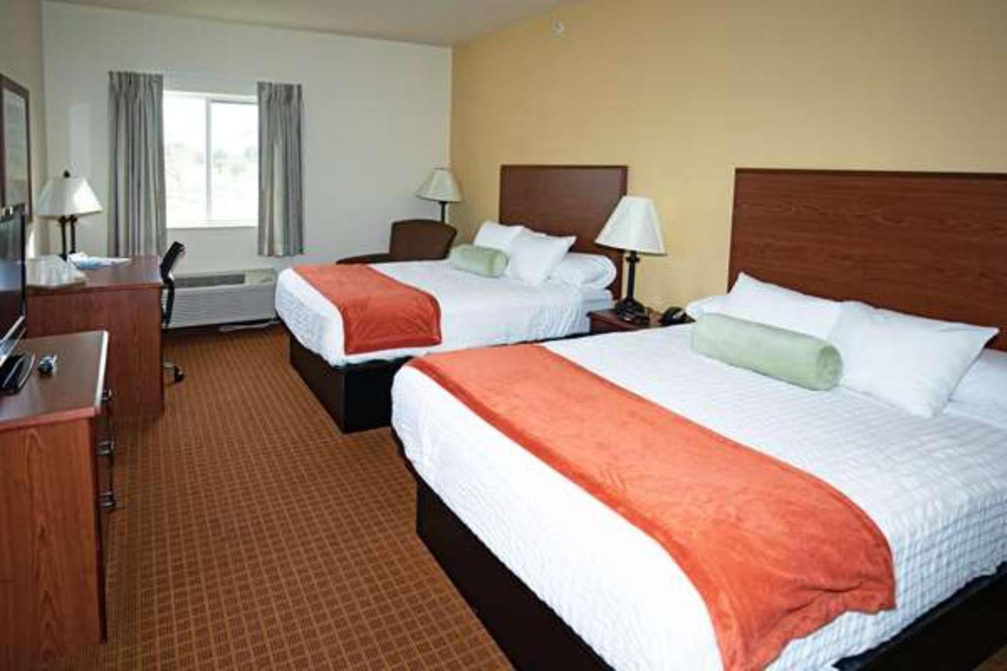 Park View Inn & Suites Hoisington Near Great Bend Dış mekan fotoğraf