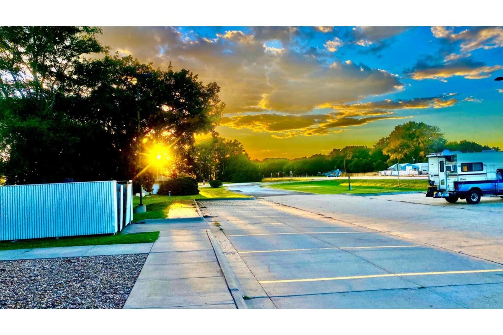 Park View Inn & Suites Hoisington Near Great Bend Dış mekan fotoğraf