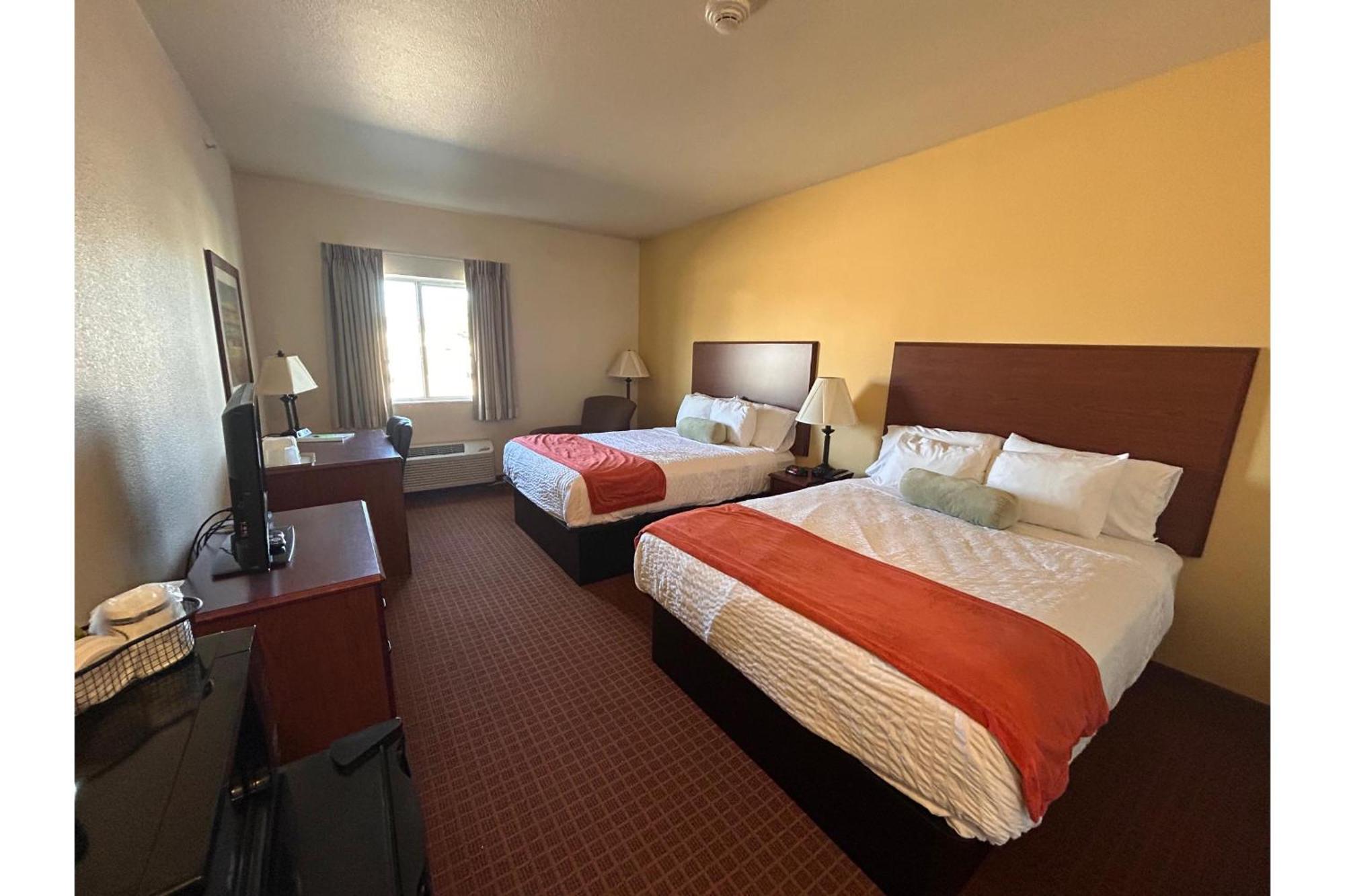 Park View Inn & Suites Hoisington Near Great Bend Dış mekan fotoğraf