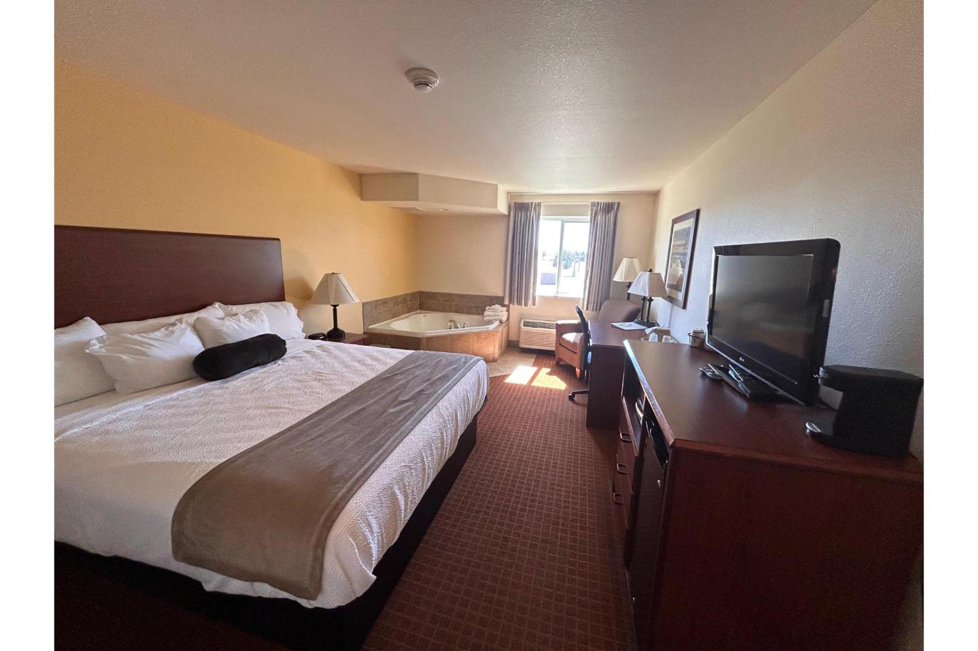 Park View Inn & Suites Hoisington Near Great Bend Dış mekan fotoğraf