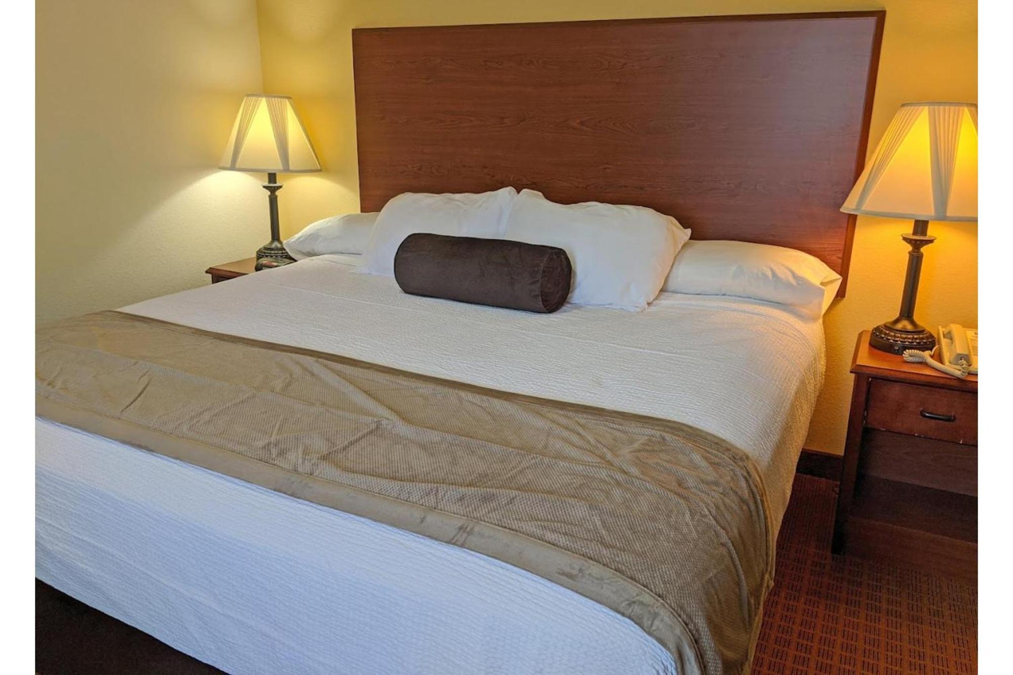Park View Inn & Suites Hoisington Near Great Bend Dış mekan fotoğraf