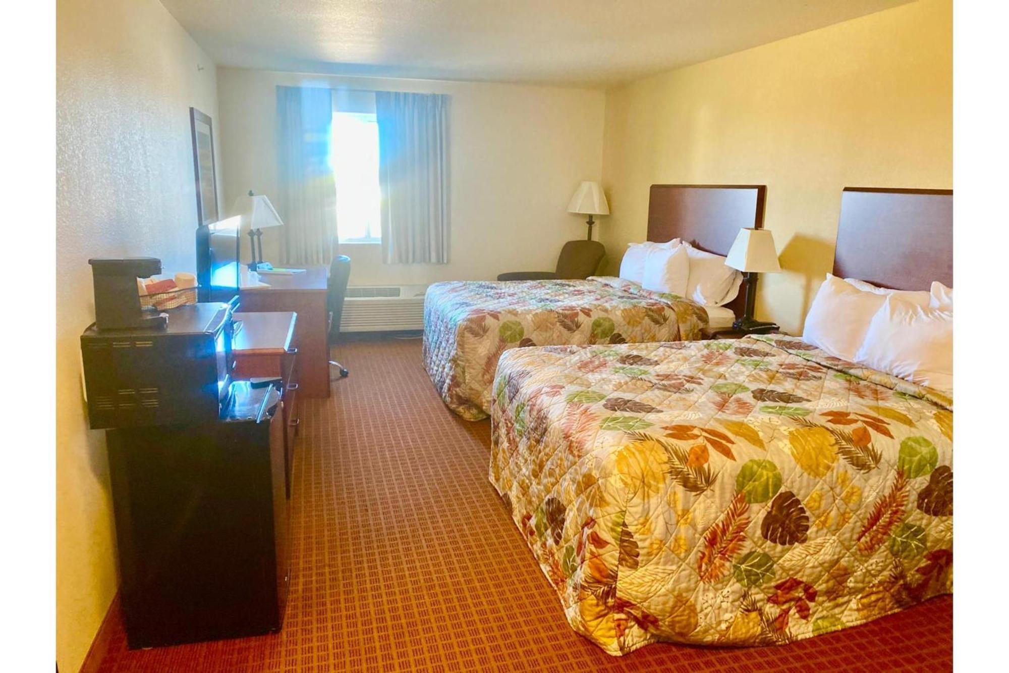 Park View Inn & Suites Hoisington Near Great Bend Dış mekan fotoğraf