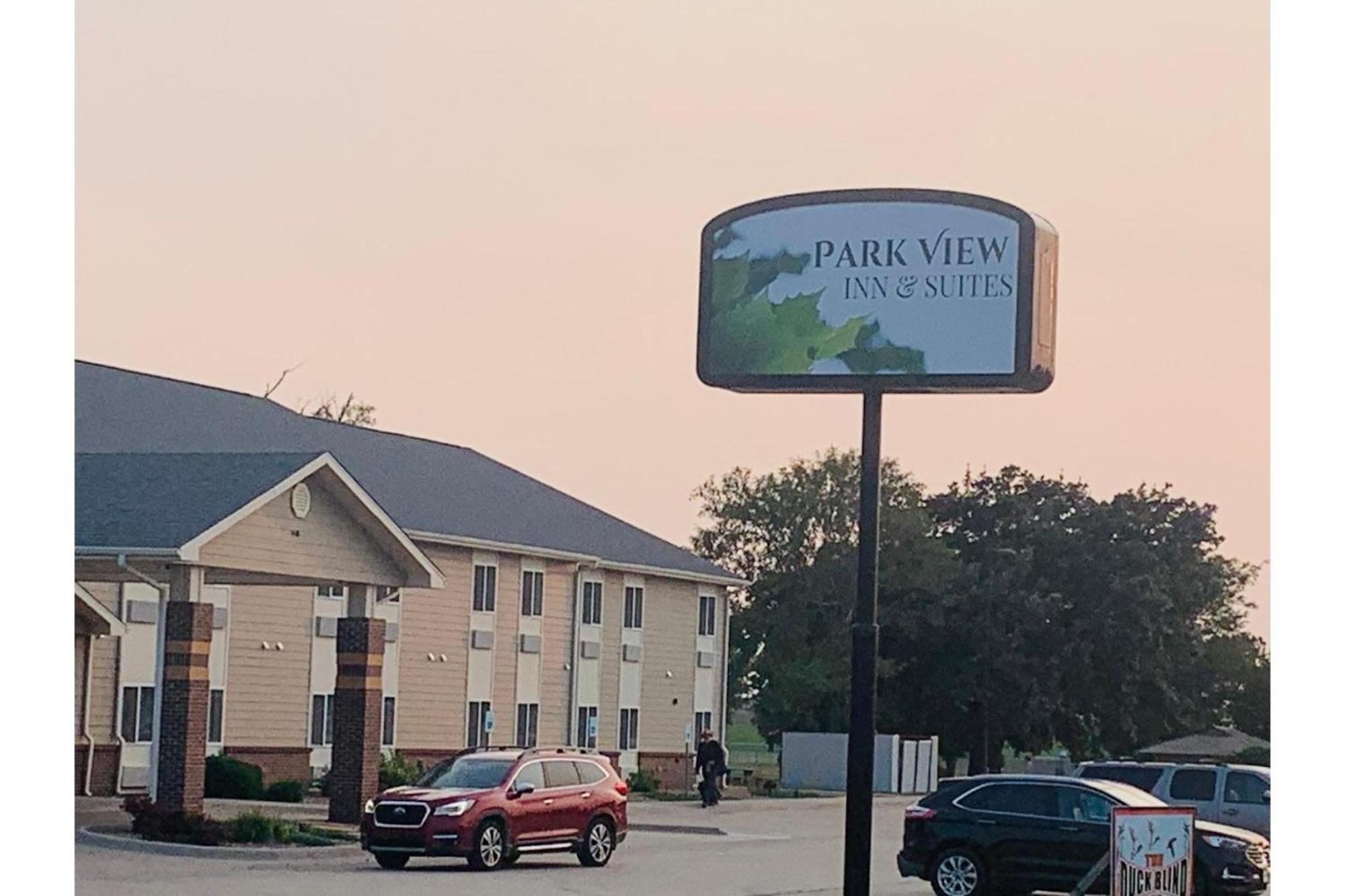 Park View Inn & Suites Hoisington Near Great Bend Dış mekan fotoğraf