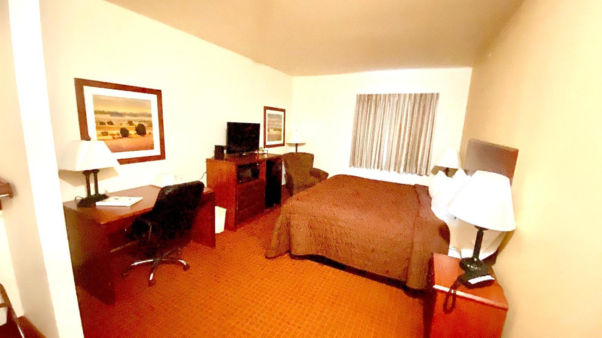 Park View Inn & Suites Hoisington Near Great Bend Dış mekan fotoğraf