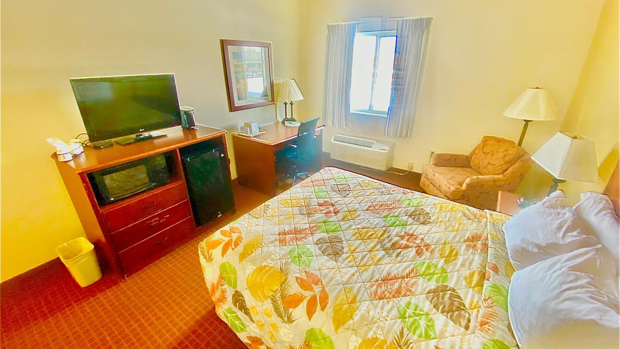 Park View Inn & Suites Hoisington Near Great Bend Dış mekan fotoğraf