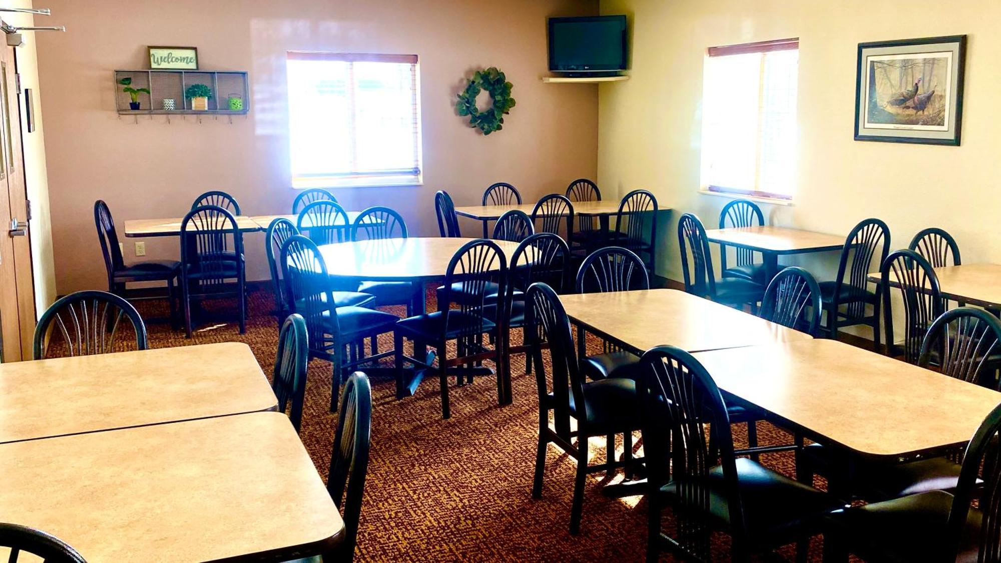 Park View Inn & Suites Hoisington Near Great Bend Dış mekan fotoğraf
